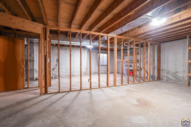 $355,000 | 495 13th Street, Tonganoxie, KS 66086