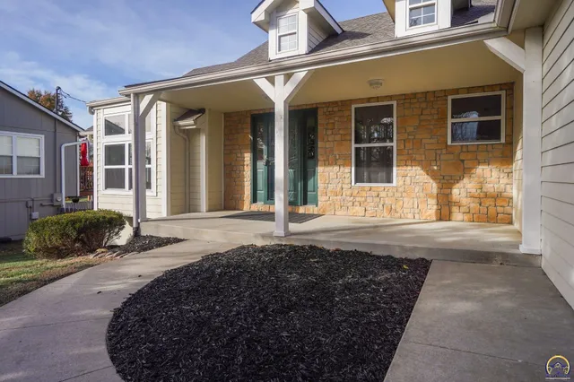 $355,000 | 495 13th Street, Tonganoxie, KS 66086