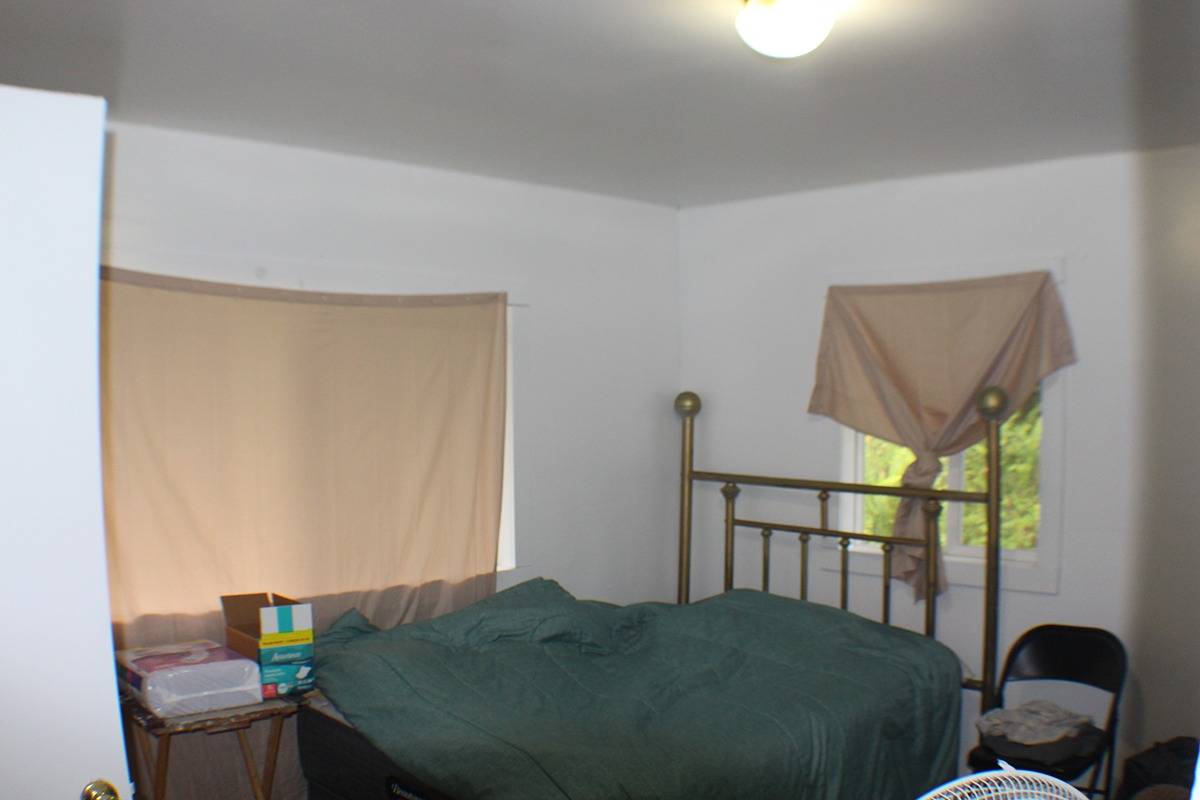 18-1248 Thorne Parkway Mountain View, HI 96771 - Photo 10 of 14 a bedroom with a bed and a window