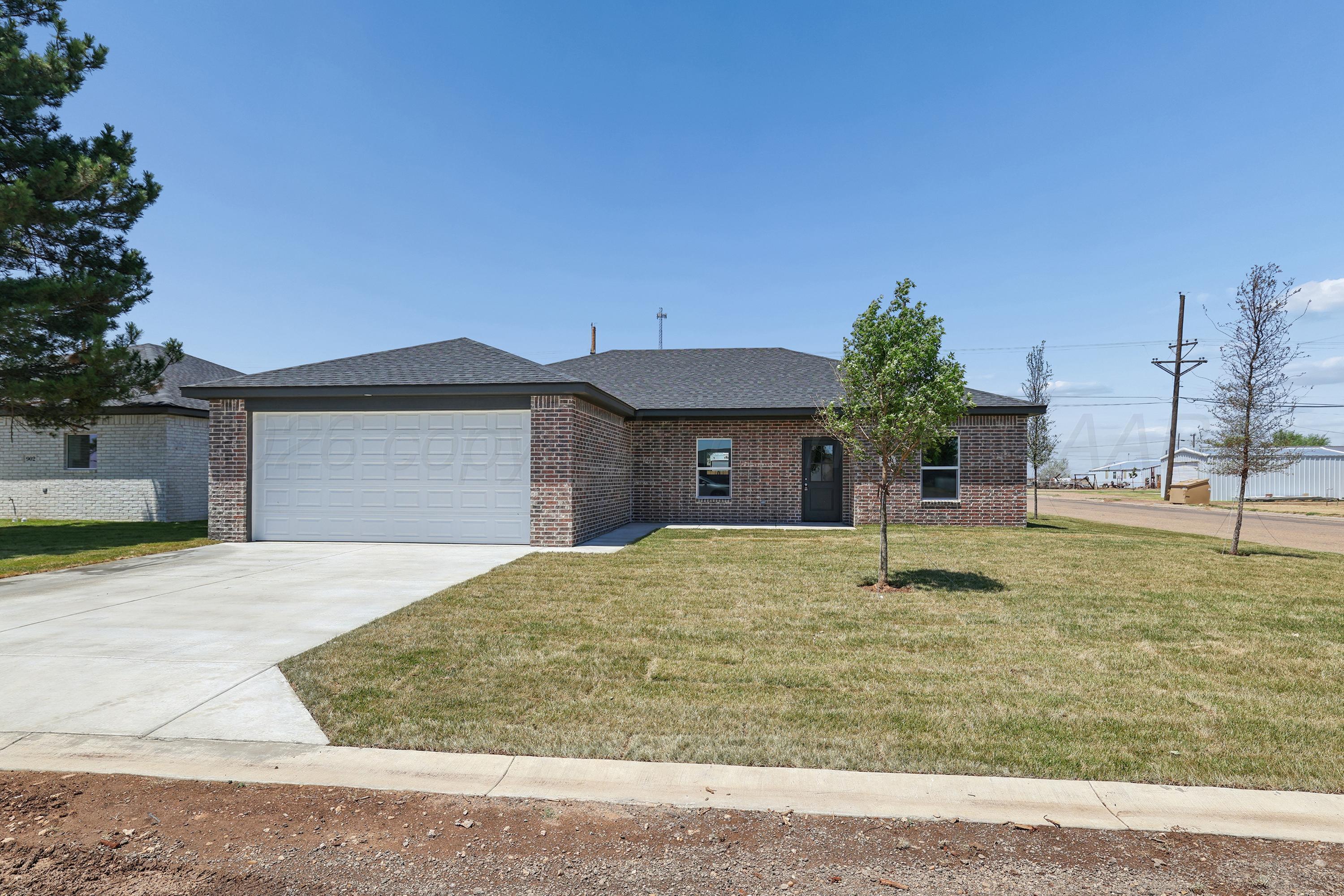 900 West Maple White Deer, TX 79097 - Photo 1 of 25 1-Front