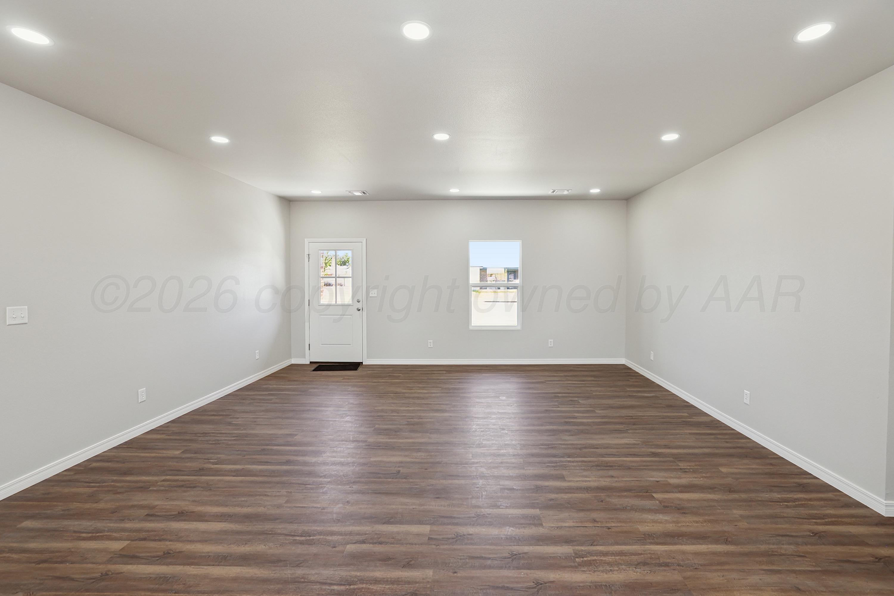 900 West Maple White Deer, TX 79097 - Photo 5 of 25 4-Living Area