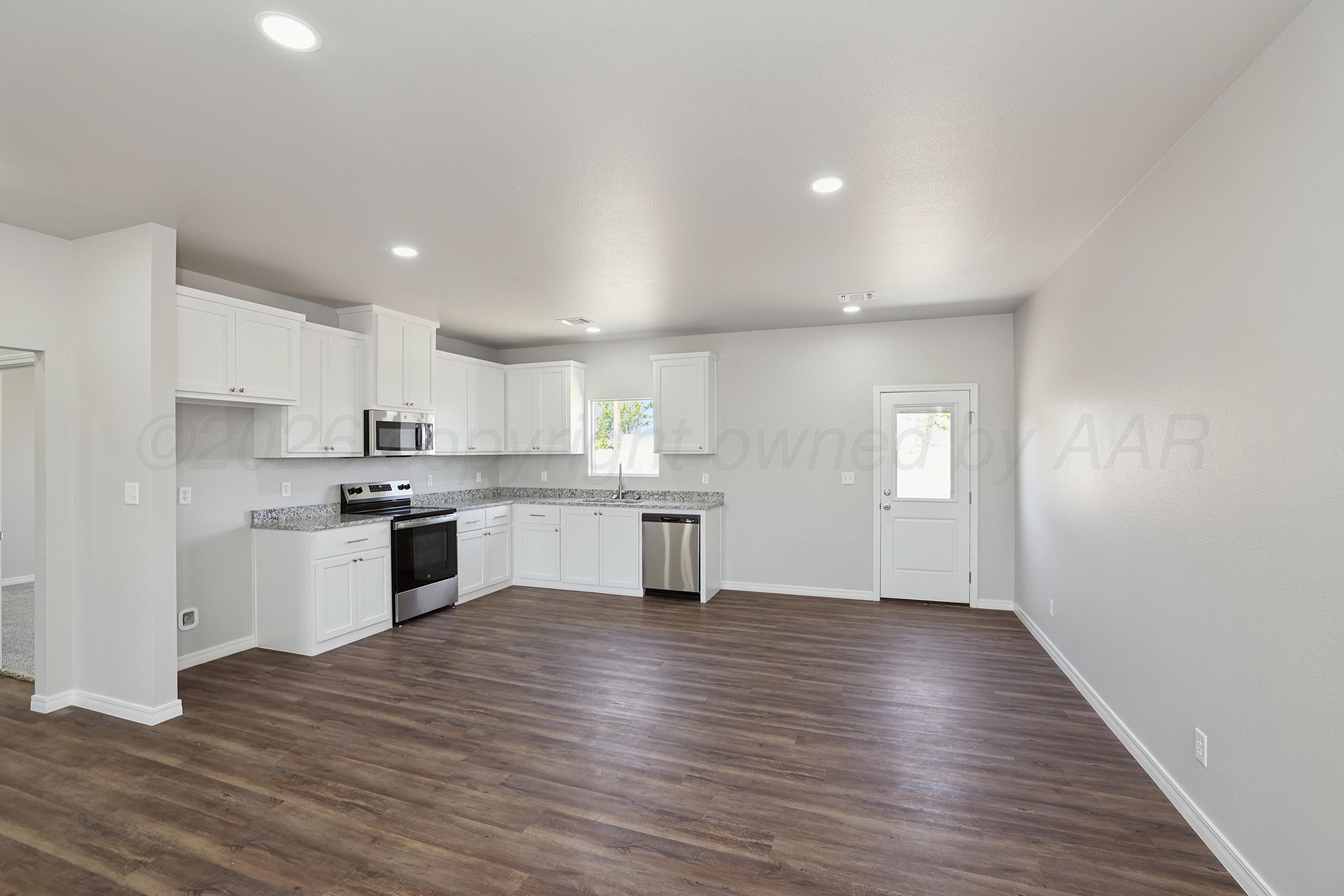900 West Maple White Deer, TX 79097 - Photo 6 of 25 5-Kitchen & Dining
