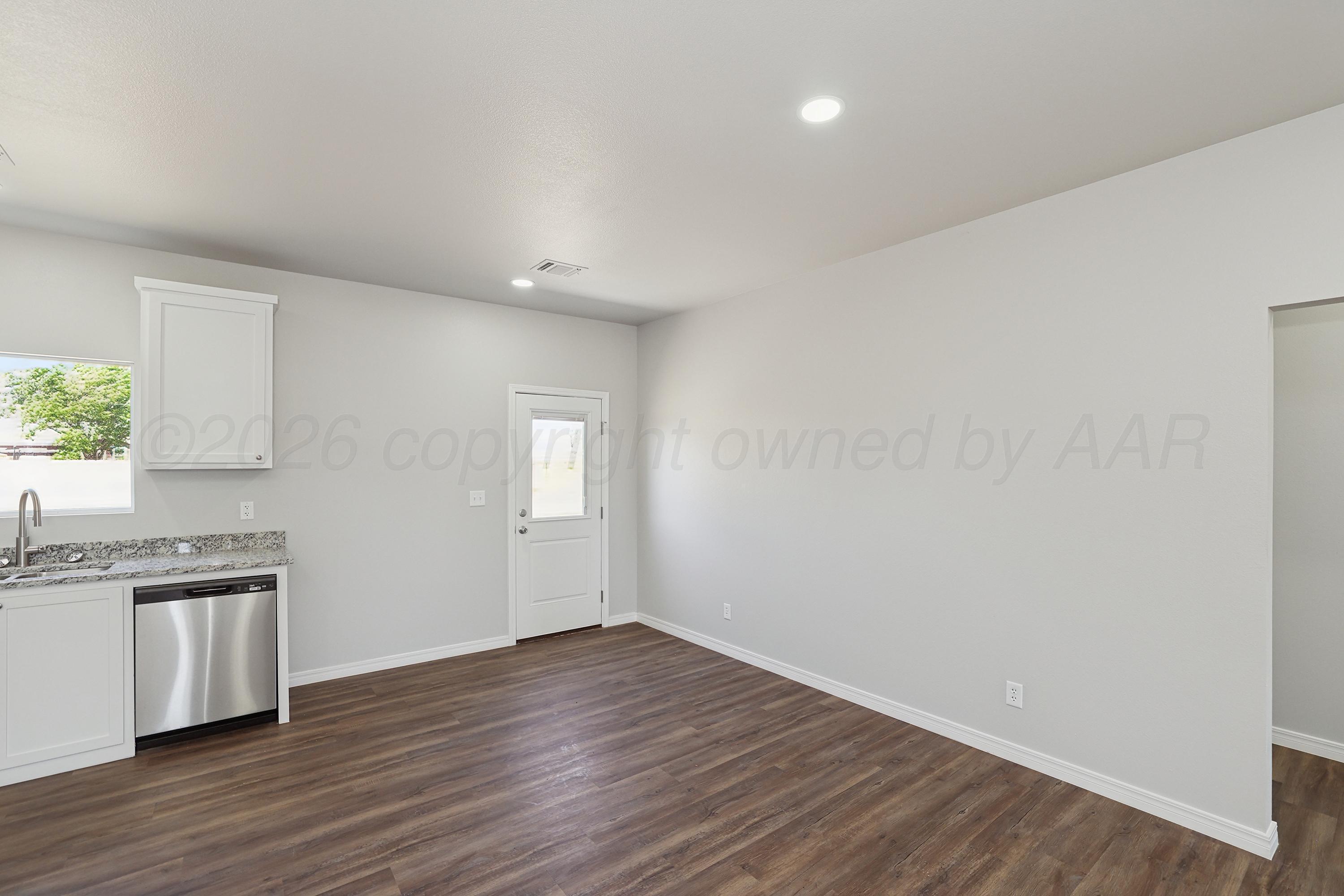900 West Maple White Deer, TX 79097 - Photo 8 of 25 7-Dining Area