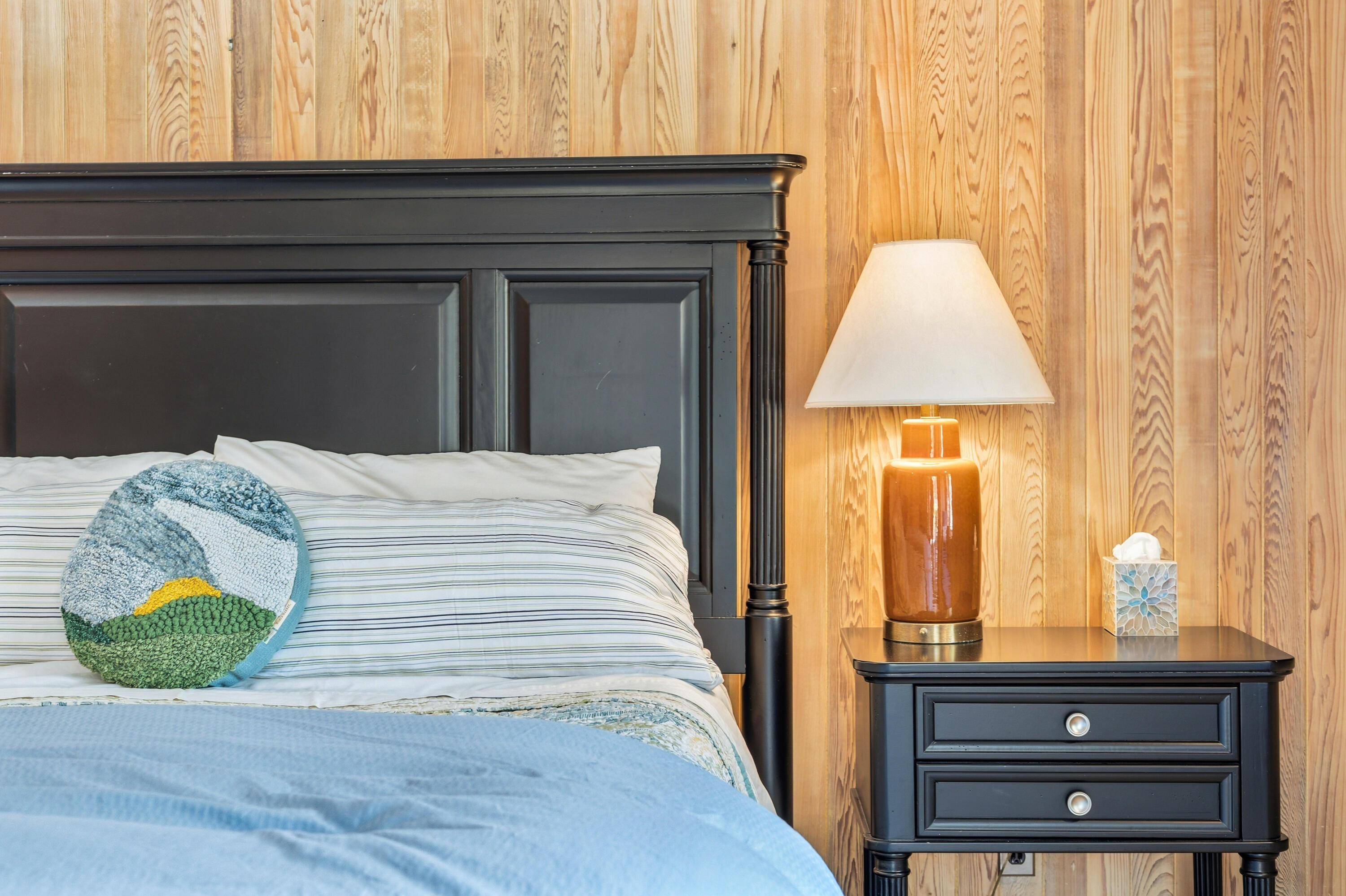 17866 Grouse Lane, Unit 3 Sunriver, OR 97707 - Photo 37 of 61 a bedroom with a bed and a dresser