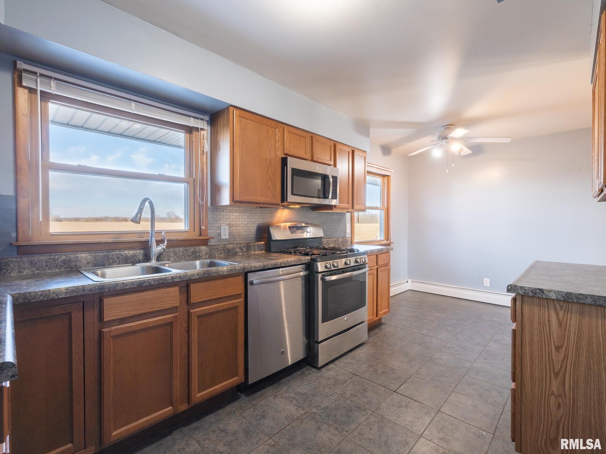 22515 East Birds Corner Road Farmington, IL 61531 - Photo 8 of 57
