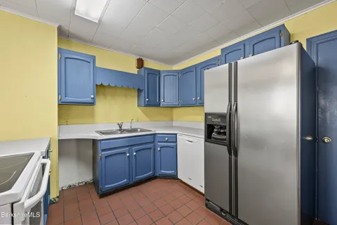 a kitchen with stainless steel appliances granite countertop a stove and a sink