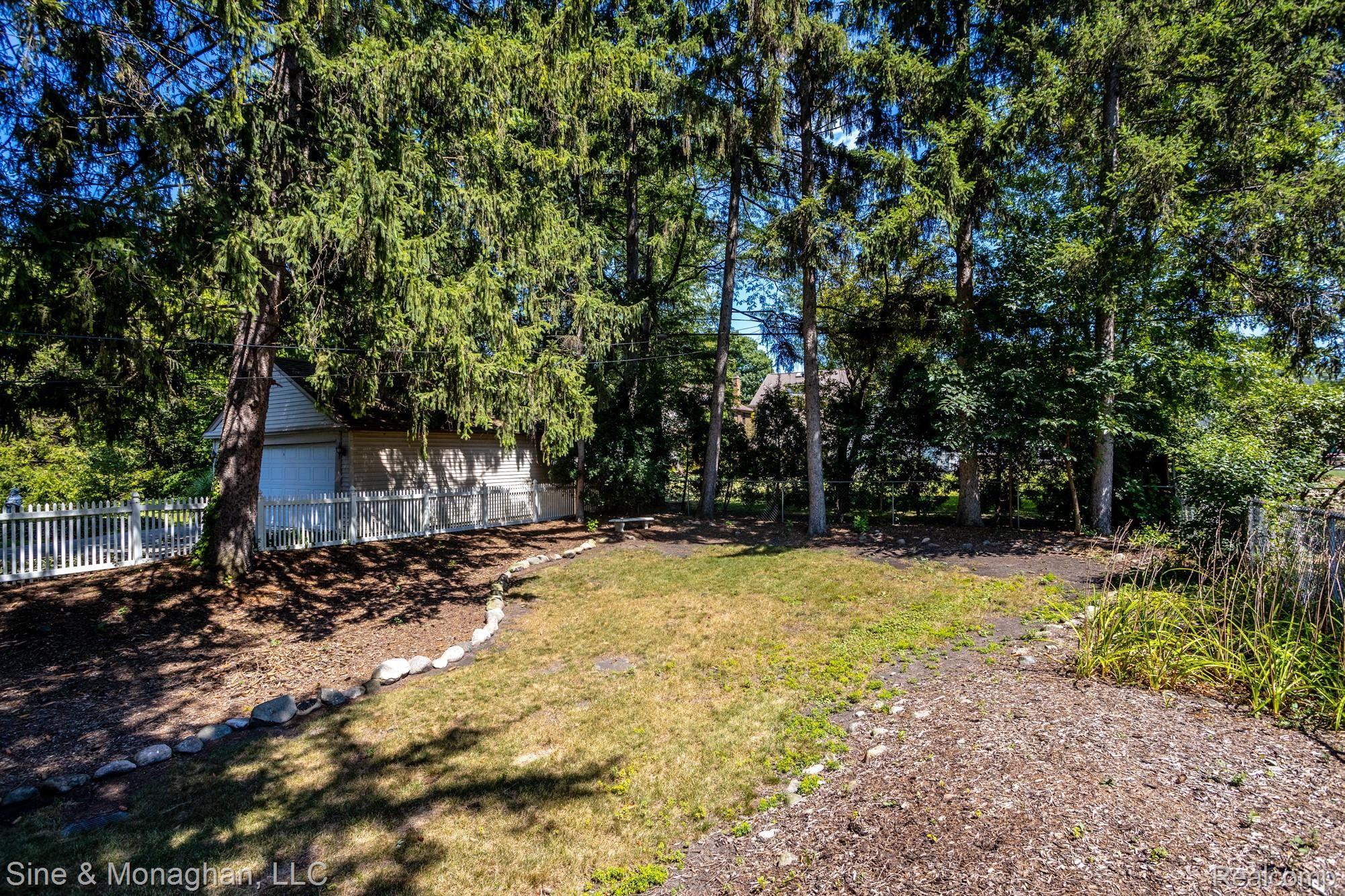 834 Rivard Boulevard Grosse Pointe, MI 48230 - Photo 40 of 48 834 Rivard S046.jpg