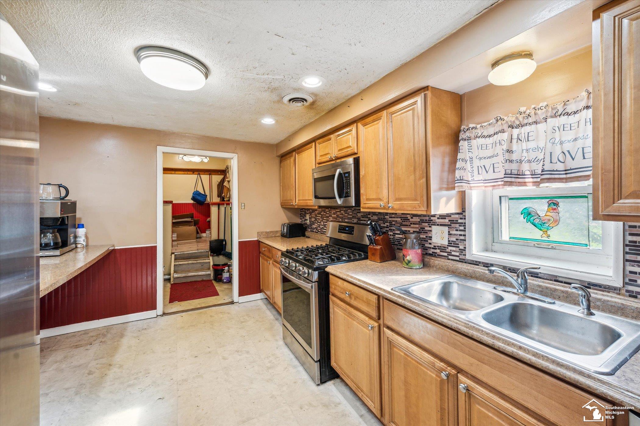 475 Carleton Rockwood Road Carleton, MI 48117 - Photo 8 of 24 50122274-7.JPG