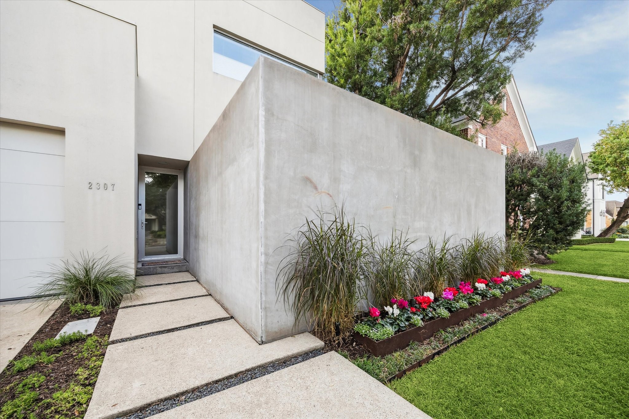 2307 Wroxton Road Houston, TX 77005 - Photo 2 of 35 a view of a flower in a garden