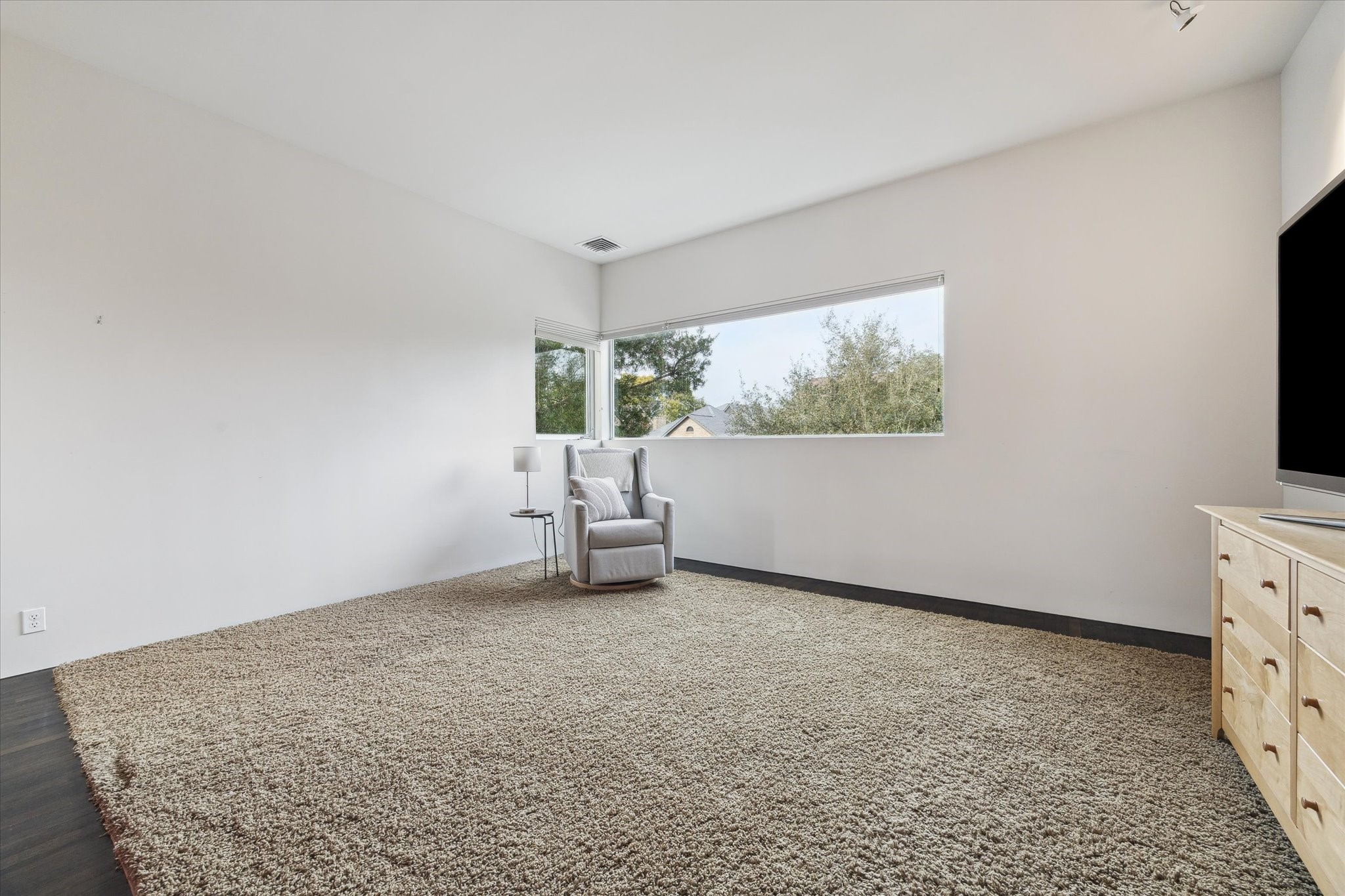 2307 Wroxton Road Houston, TX 77005 - Photo 25 of 35 an empty room with windows
