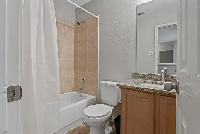 a view of a livingroom with a ceiling fan and window