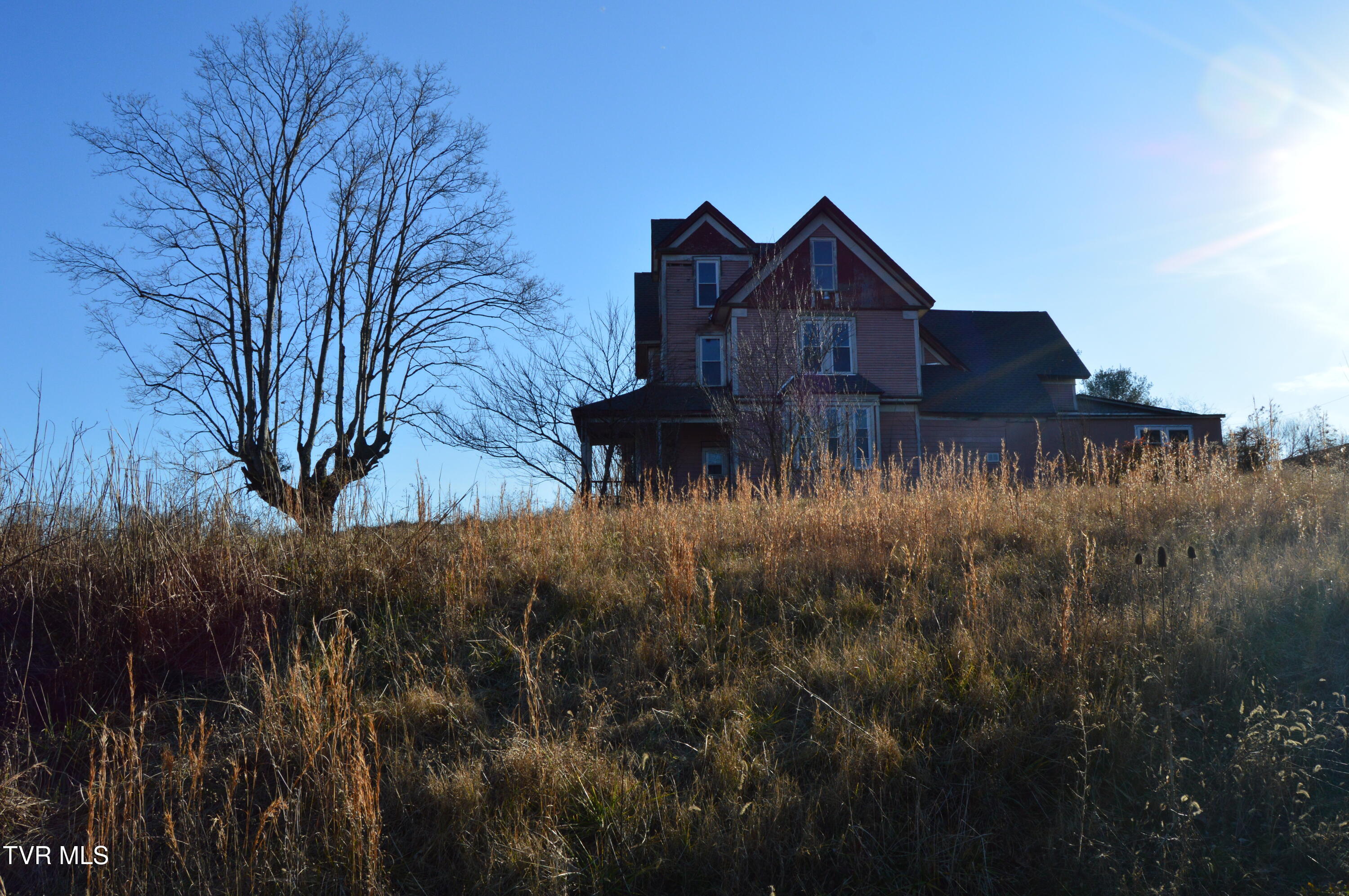1663 Barkley Road Greeneville, TN 37745 - Photo 3 of 27 DSC_0364