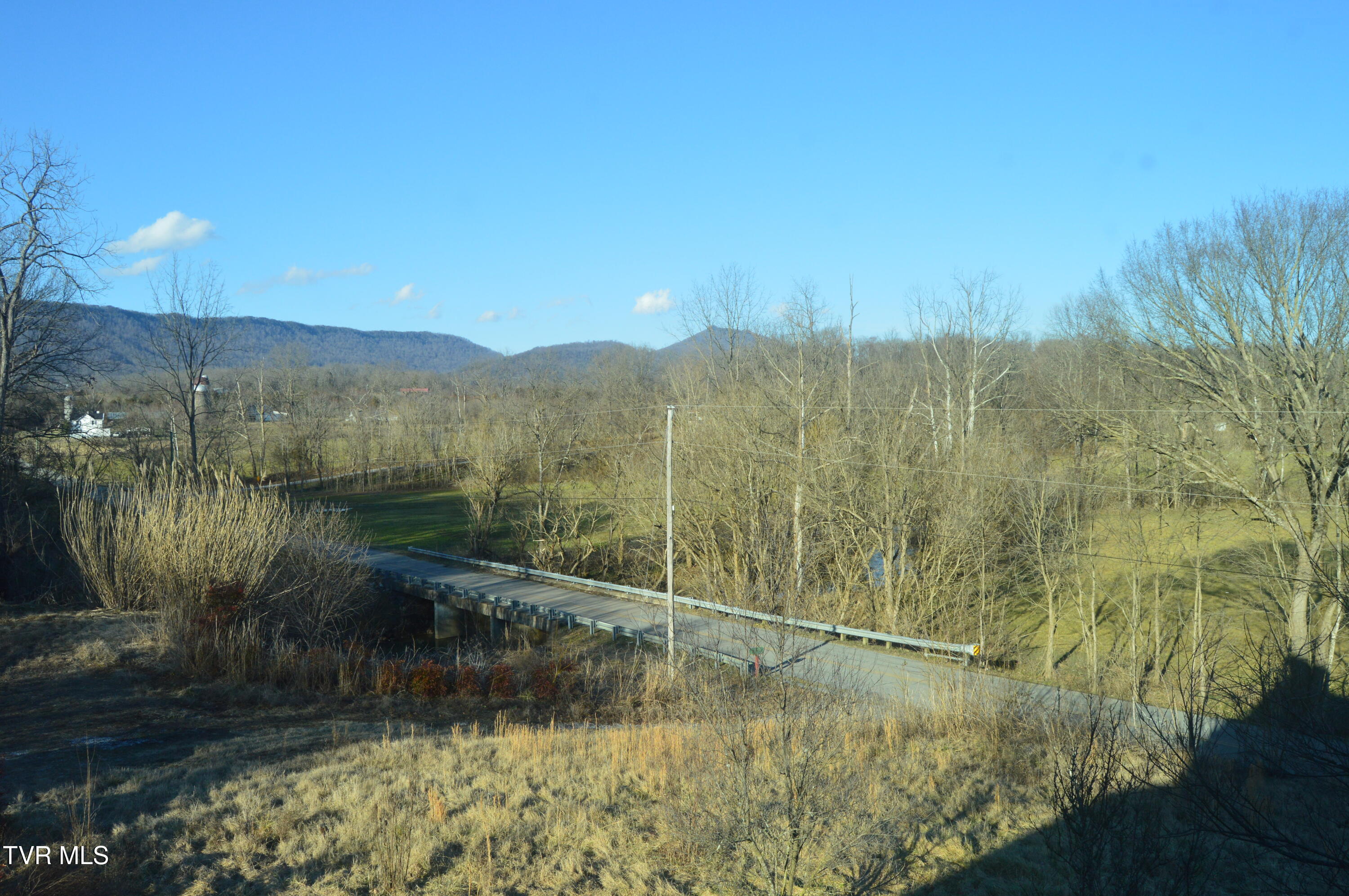1663 Barkley Road Greeneville, TN 37745 - Photo 6 of 27 DSC_0384