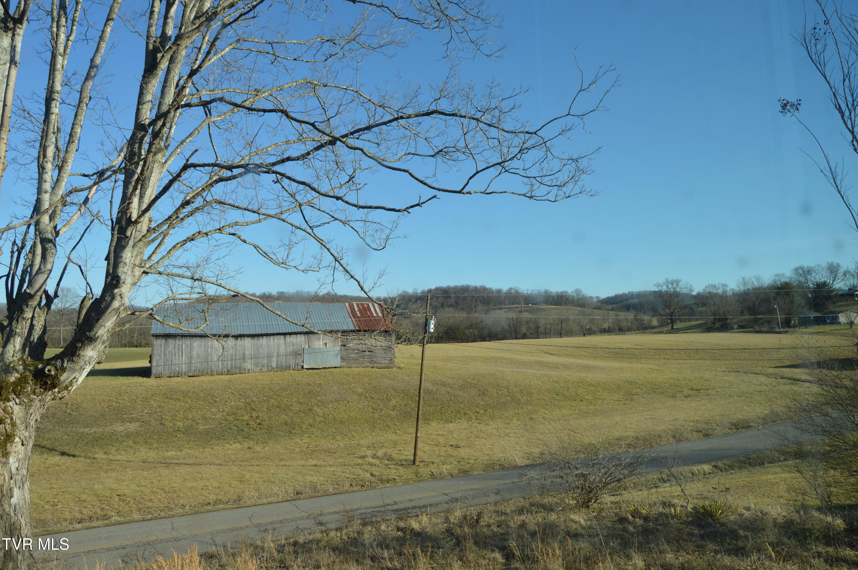 1663 Barkley Road Greeneville, TN 37745 - Photo 7 of 27 DSC_0377
