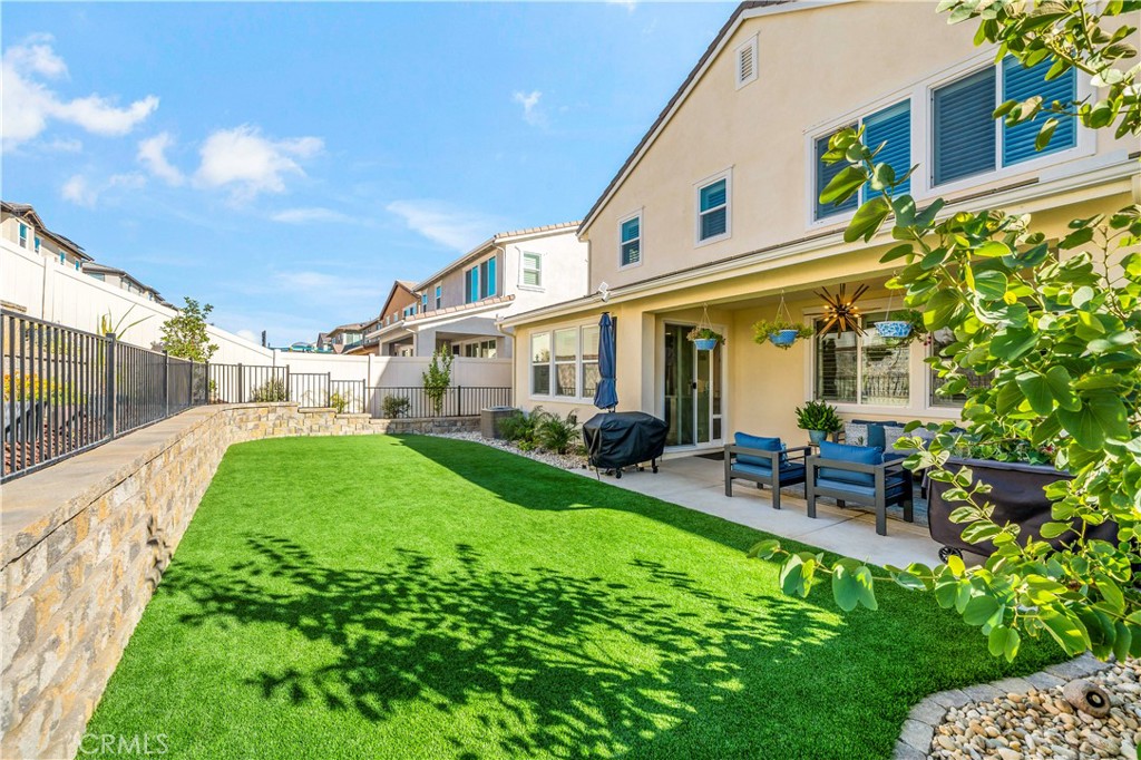 32230 Penstemon Way Temecula, CA 92591 - Photo 40 of 61 Synthetic grass