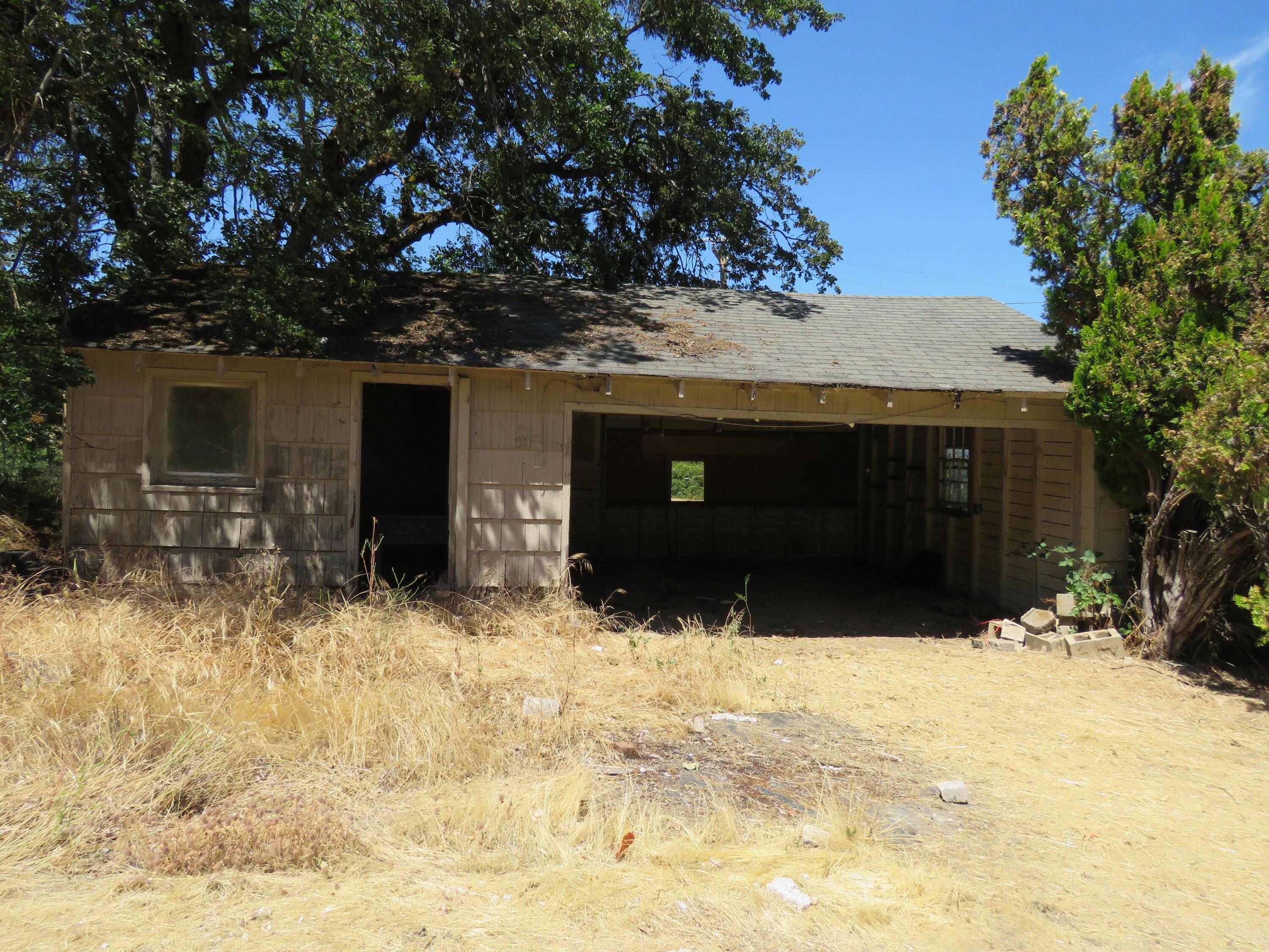 3845 Old Stage Road Medford, OR 97502 - Photo 5 of 15 3845 Old Stage Rd. 2nd shed