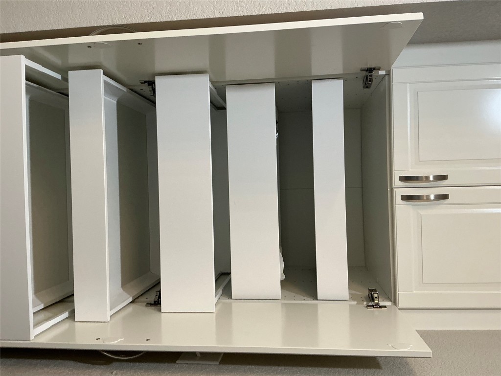 305 Rusk Bluff Avenue Leander, TX 78641 - Photo 24 of 34 a bathroom with a bathtub