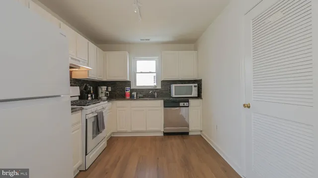 a kitchen with washing machine and a sink