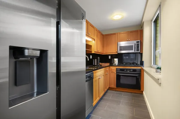$988,000 | 425 5th Avenue, Unit 21A | Midtown South