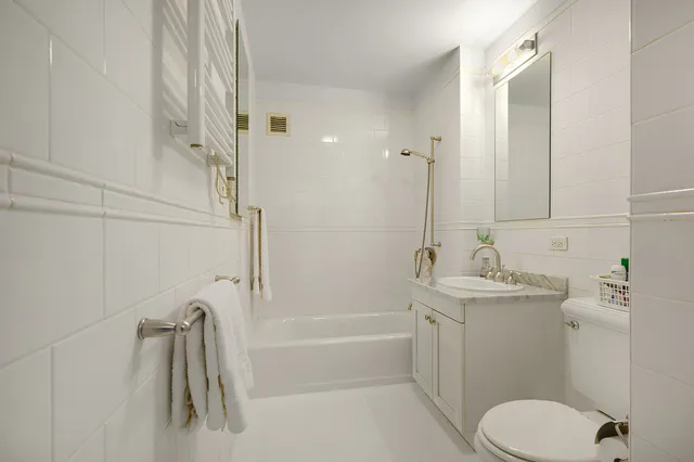 $1,070,000 | 425 5th Avenue, Unit 21A | Midtown South