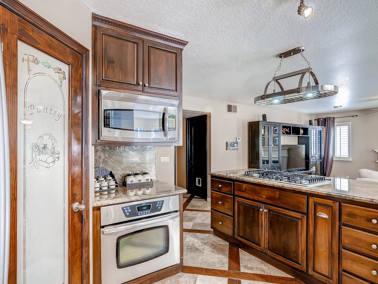8975 Summerhill Point Alpine, CA 91901 - Photo 11 of 25 Gallery Image 11