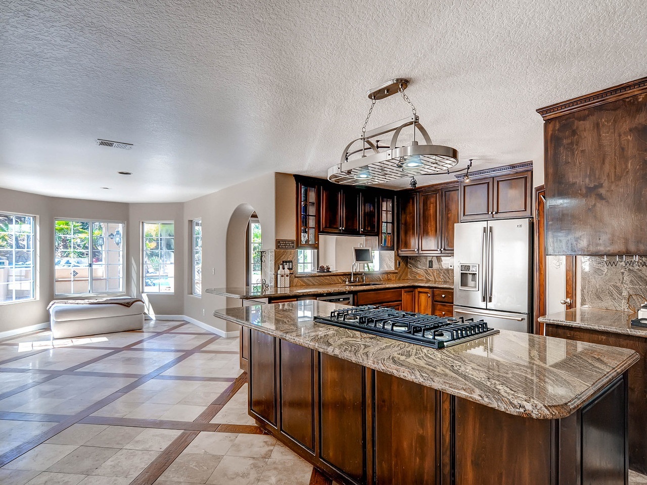 8975 Summerhill Point Alpine, CA 91901 - Photo 8 of 25 Gallery Image 8