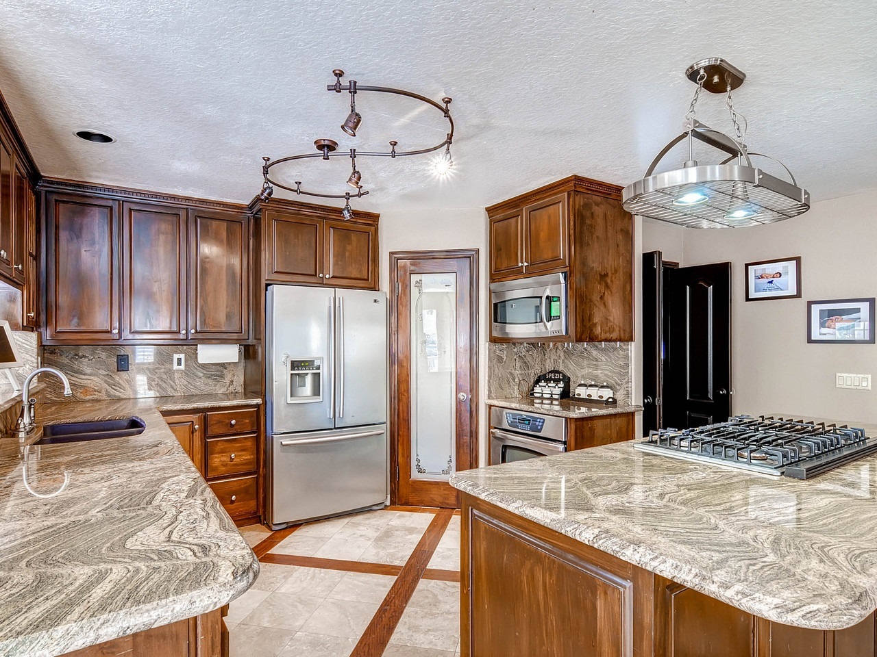 8975 Summerhill Point Alpine, CA 91901 - Photo 10 of 25 Gallery Image 10