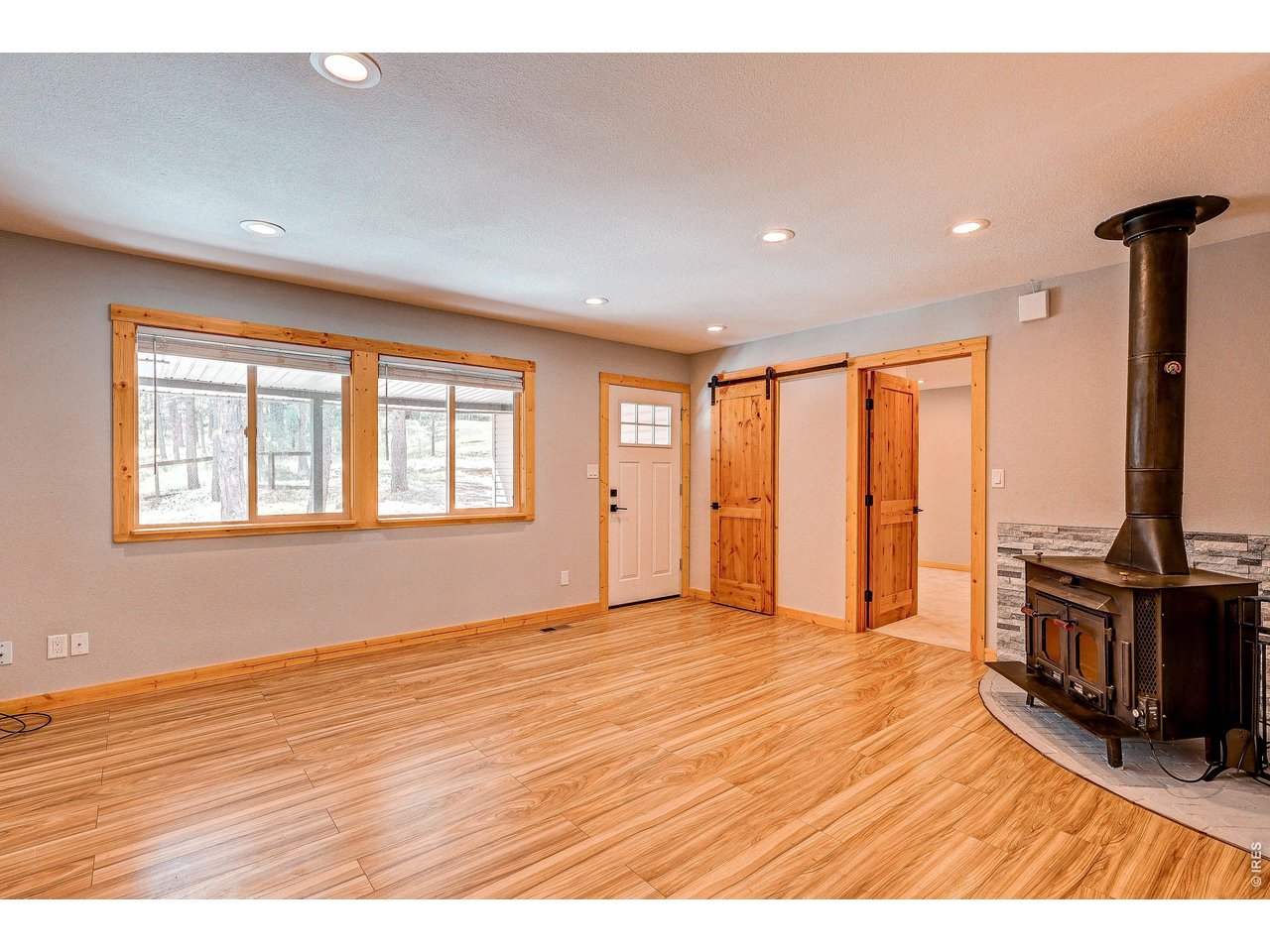 166 Cherokee Road Lyons, CO 80540 - Photo 7 of 42