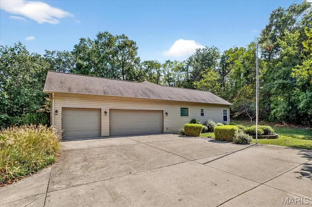 $490,000 | 6114 Red Bird Lane, Waterloo, IL 62298