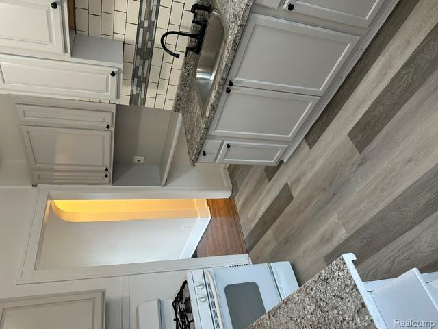 24320 Flower Avenue Eastpointe, MI 48021 - Photo 10 of 29
