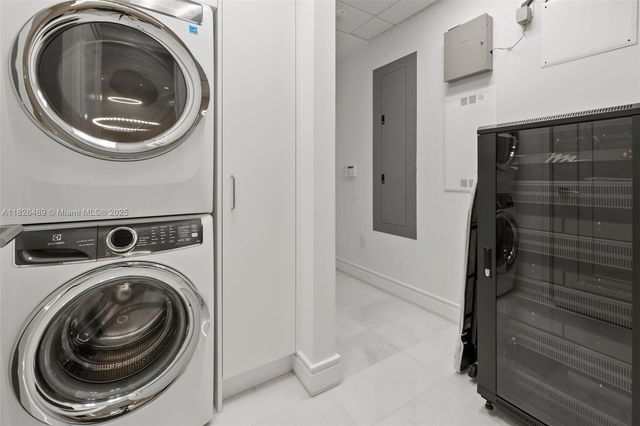 $7,999,999 | 17901 Collins Avenue, Unit 3003, Sunny Isles Beach, FL 33160