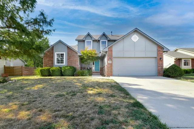 $325,000 | 405 East Lakecrest Drive, Andover, KS 67002