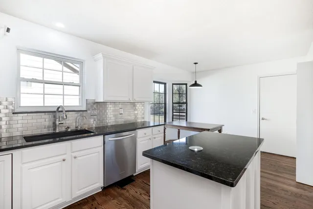 $325,000 | 405 East Lakecrest Drive, Andover, KS 67002