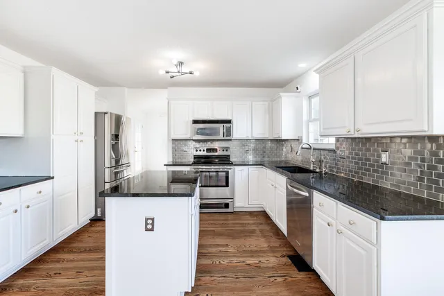 $325,000 | 405 East Lakecrest Drive, Andover, KS 67002