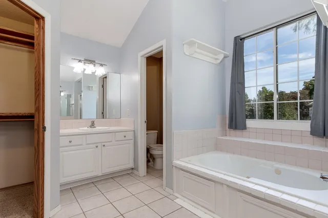 $325,000 | 405 East Lakecrest Drive, Andover, KS 67002