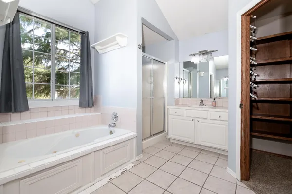 $325,000 | 405 East Lakecrest Drive, Andover, KS 67002