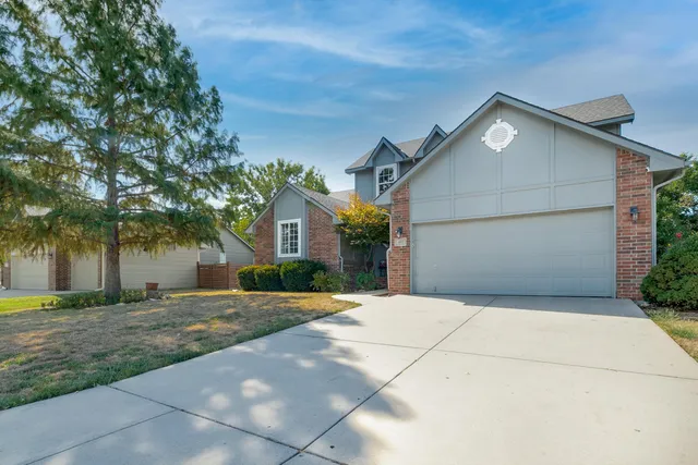 $325,000 | 405 East Lakecrest Drive, Andover, KS 67002