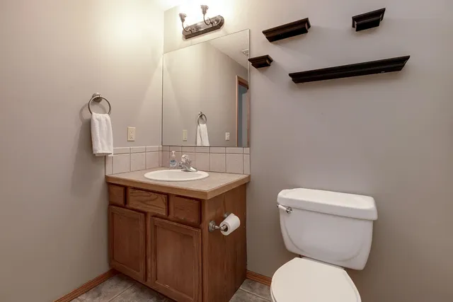 $325,000 | 405 East Lakecrest Drive, Andover, KS 67002