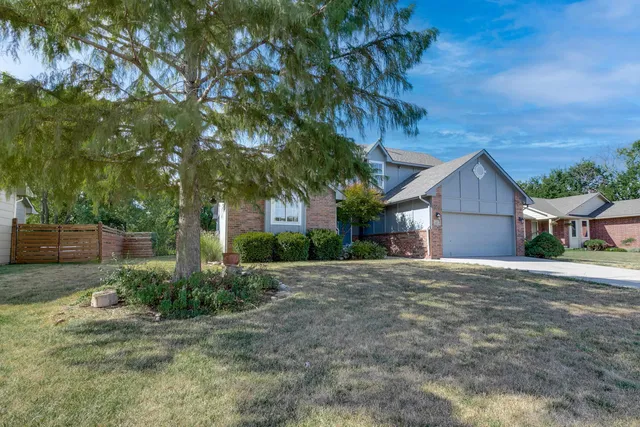 $325,000 | 405 East Lakecrest Drive, Andover, KS 67002