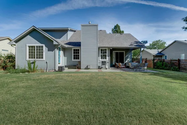 $325,000 | 405 East Lakecrest Drive, Andover, KS 67002