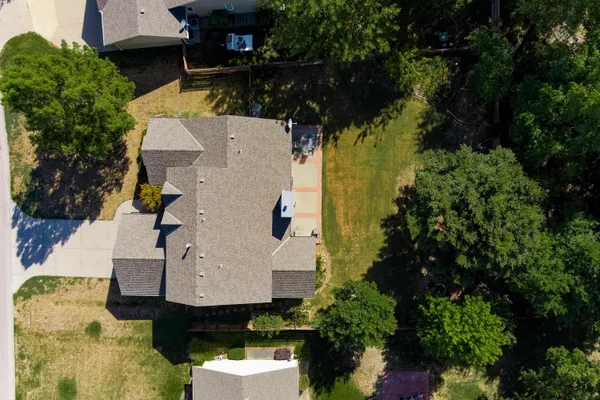 $325,000 | 405 East Lakecrest Drive, Andover, KS 67002