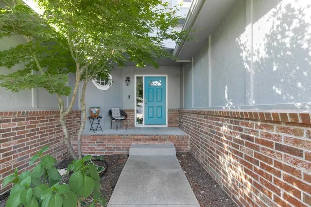 $325,000 | 405 East Lakecrest Drive, Andover, KS 67002