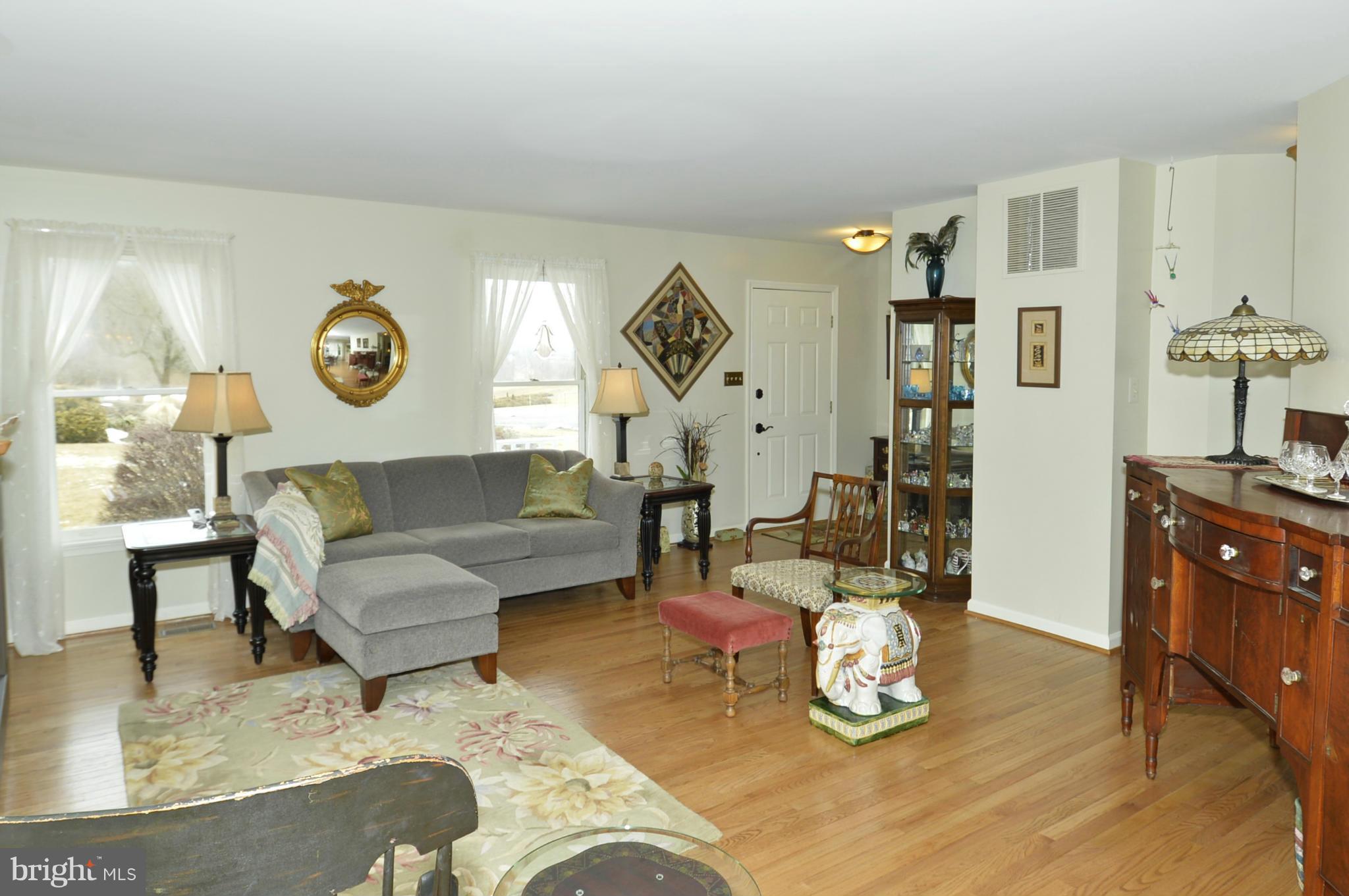 39805 The Narrows Road Waterford, VA 20197 - Photo 3 of 15 Living Room