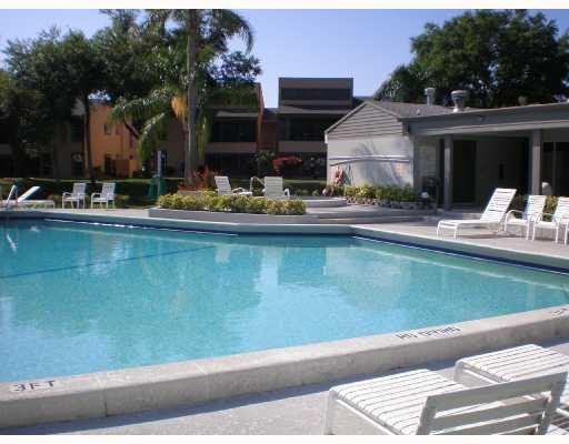 6133 Old Court Road, Unit 131 Boca Raton, FL 33433 - Photo 15 of 16 Swimming Pool/Hot Tub/Sauna