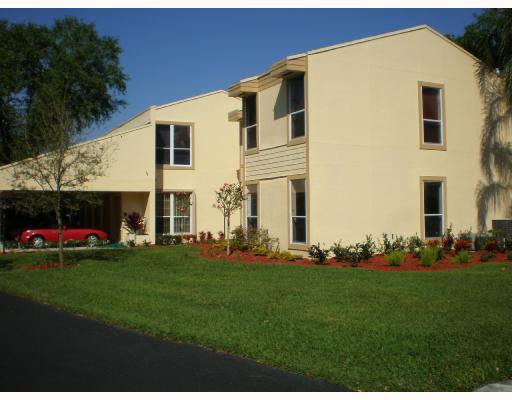 6133 Old Court Road, Unit 131 Boca Raton, FL 33433 - Photo 2 of 16 Exterior Front