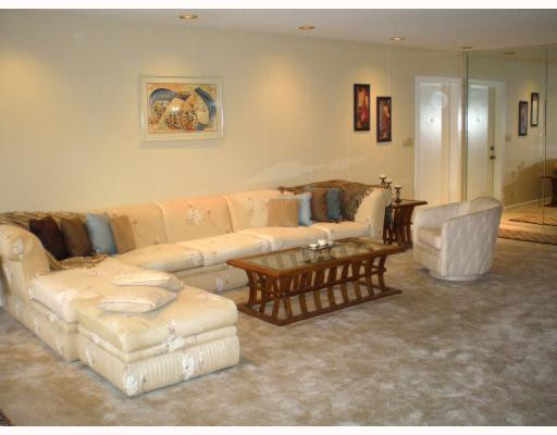 6133 Old Court Road, Unit 131 Boca Raton, FL 33433 - Photo 4 of 16 Living Room