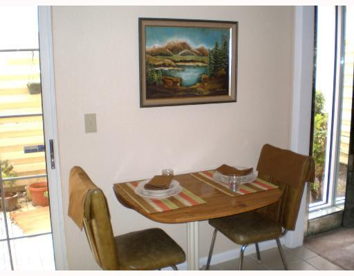 6133 Old Court Road, Unit 131 Boca Raton, FL 33433 - Photo 10 of 16 Kitchen