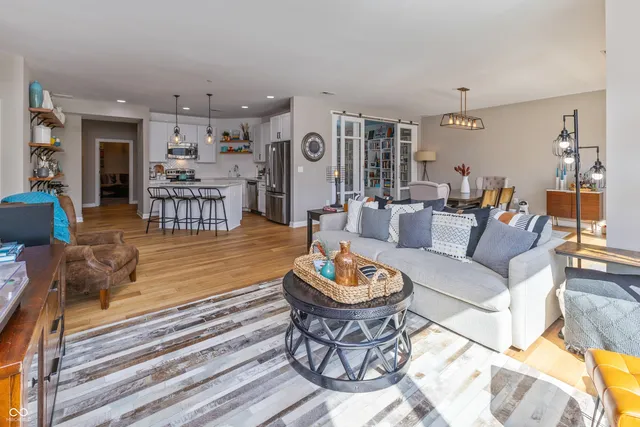 $825,000 | 333 Massachusetts Avenue, Unit 306, Indianapolis, IN 46204