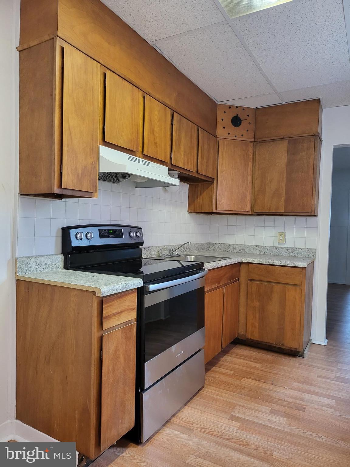 941 Perry Street Reading, PA 19604 - Photo 8 of 28 Gallery Image 8