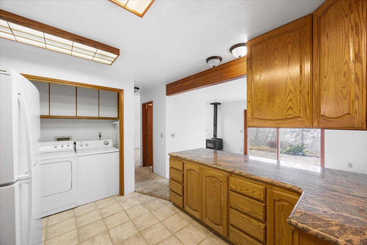 5449 Hugo Road Grants Pass, OR 97526 - Photo 8 of 28 H12
